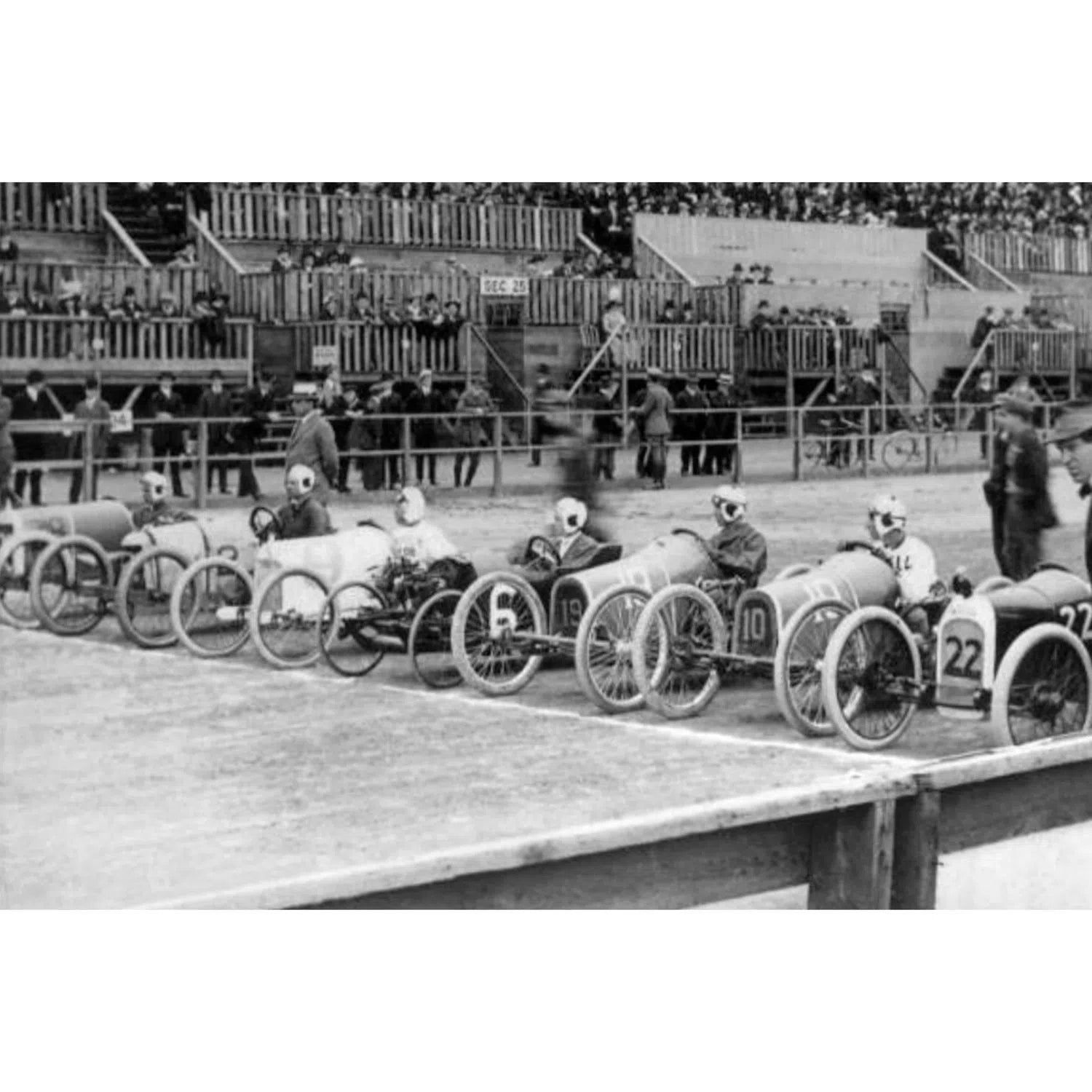 Une des premières courses automobiles sur circuit-Imagesdartistes