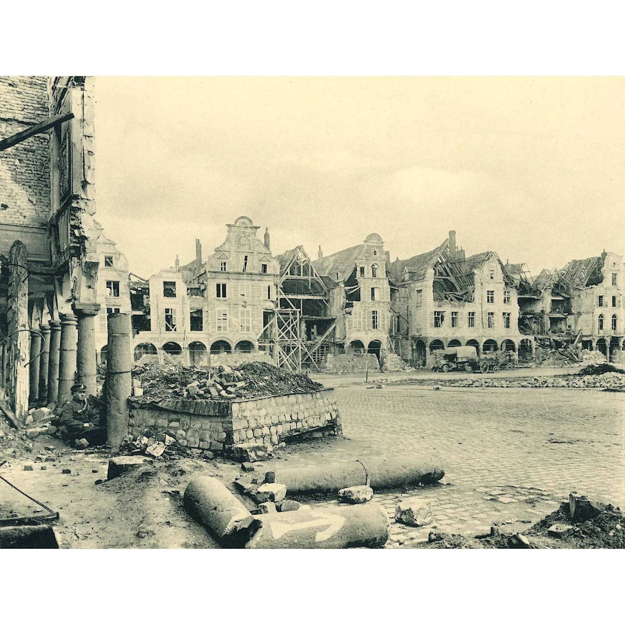 Arras, la Grand Place après 1918-Imagesdartistes