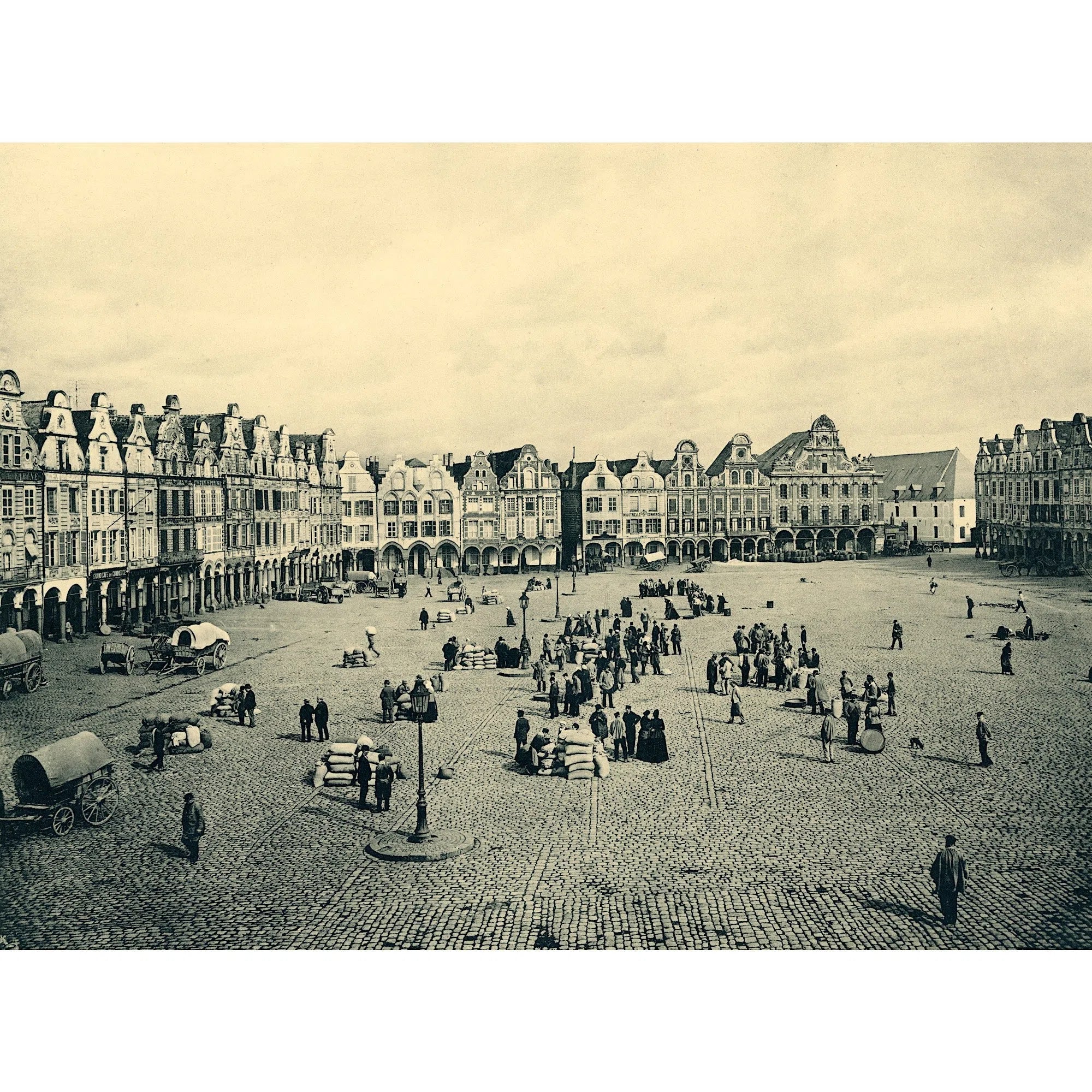 Arras, la Grand Place en 1894-Imagesdartistes
