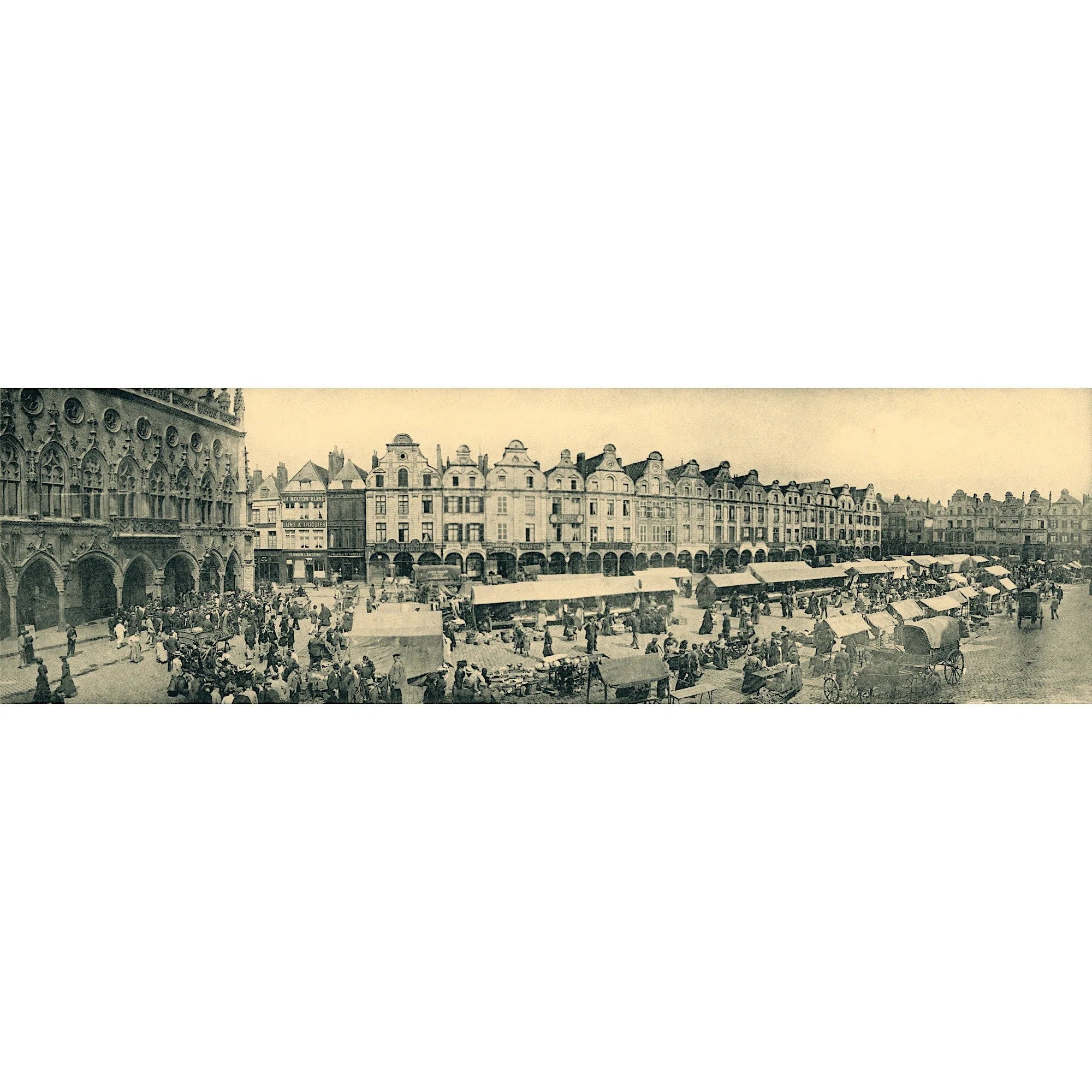 Arras, la Petite Place côté Ouest en 1914-Imagesdartistes