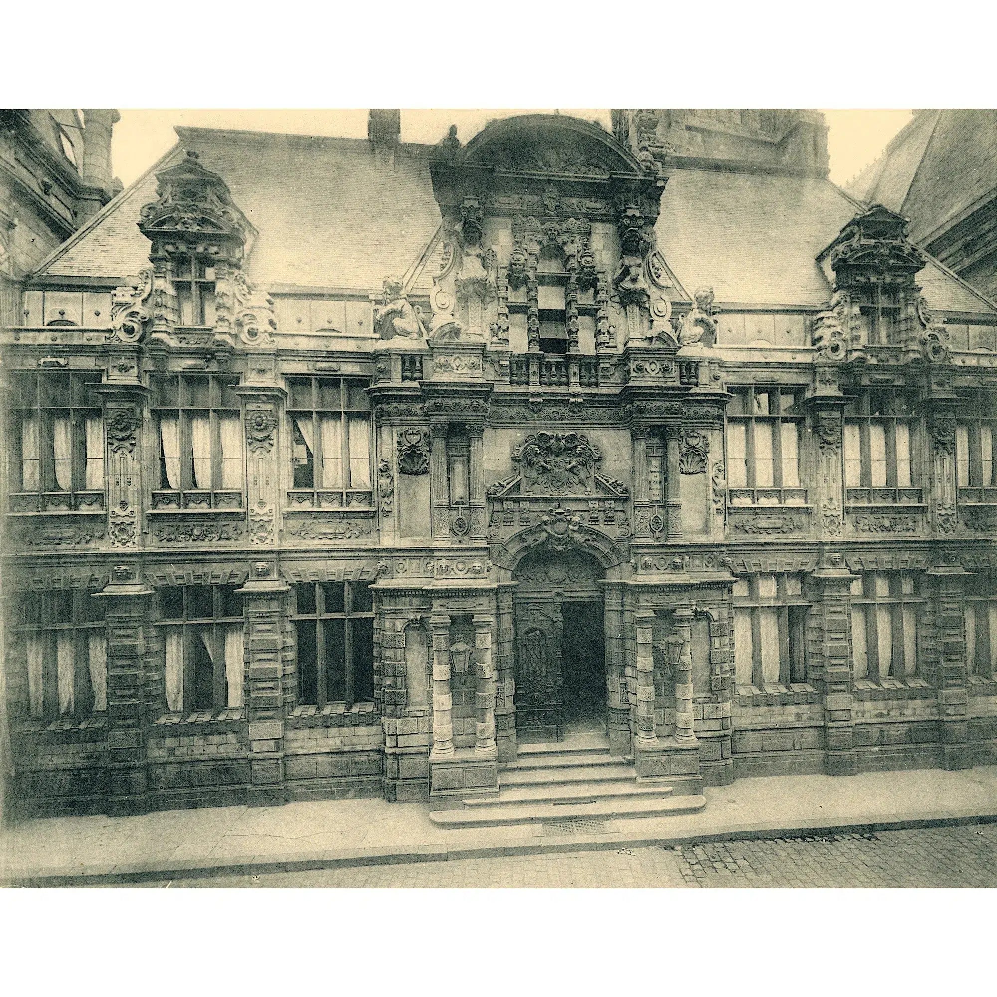 Arras, l'Hôtel de Ville, rue Jacques le Caron, en 1914-Imagesdartistes