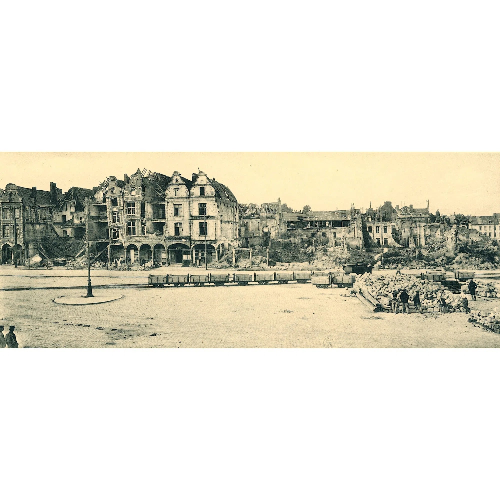 Arras, photo de la Petite Place, côté Est-Imagesdartistes