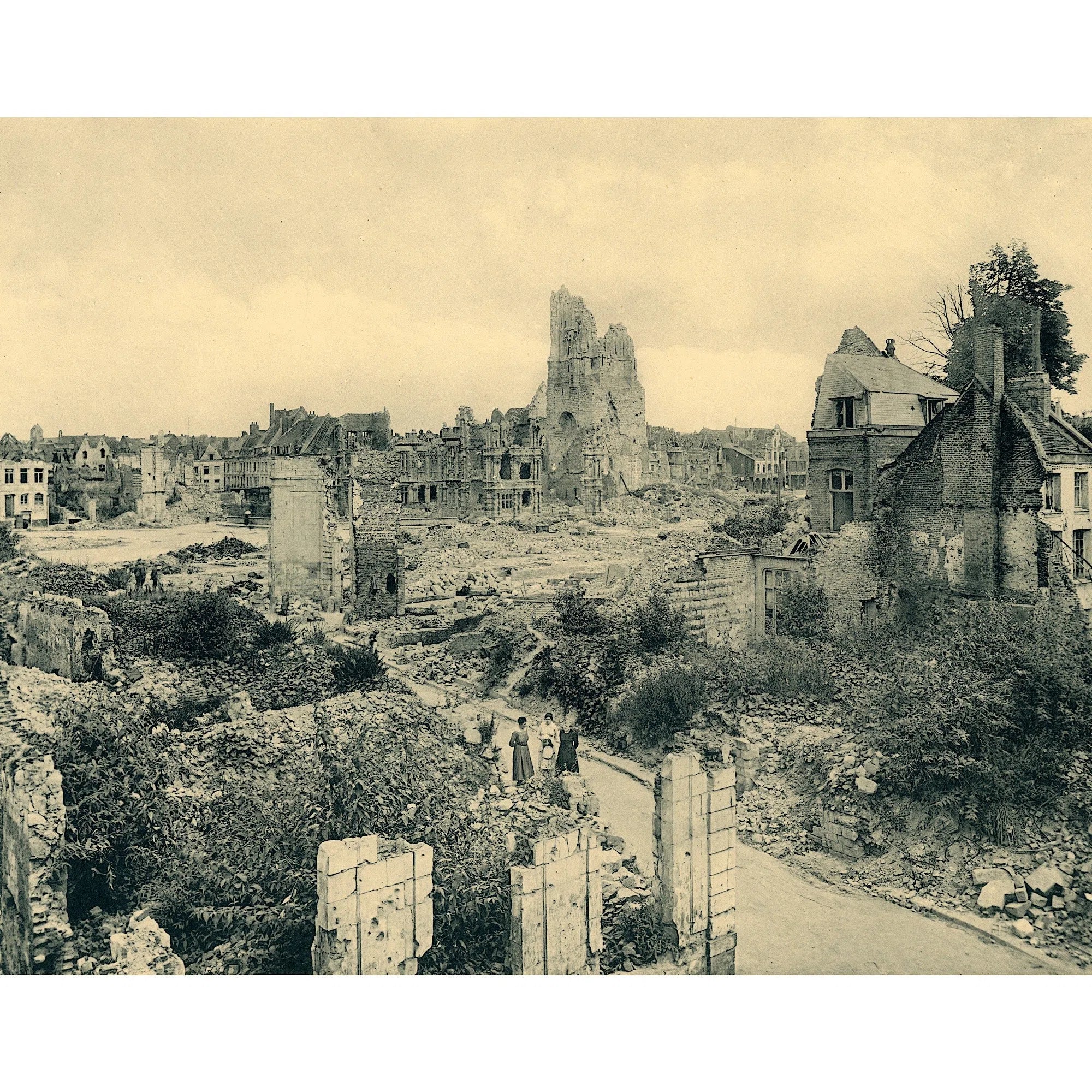 Arras, rue des Grands Vieziers en 1918-Imagesdartistes