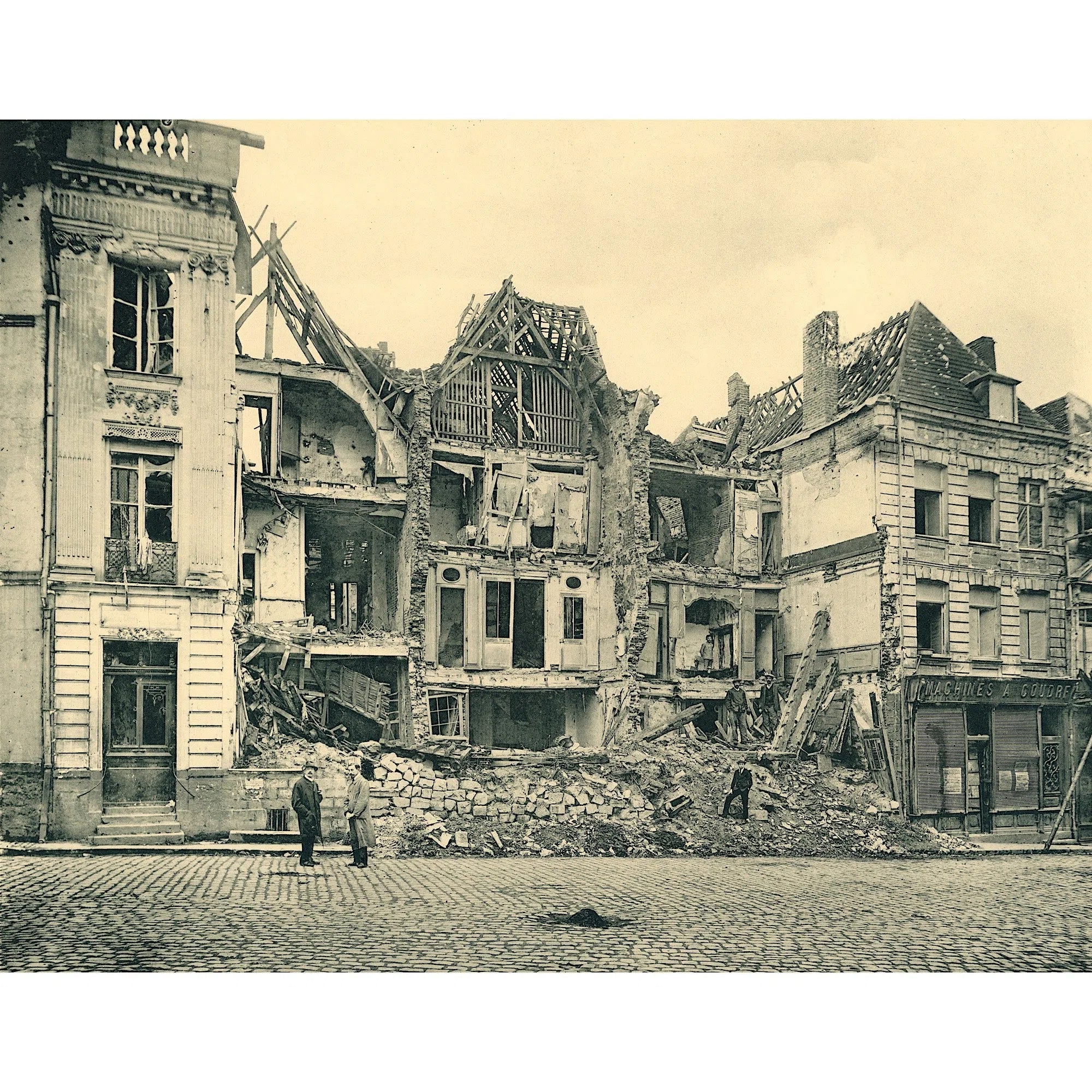 Arras, rue des Trois Visages après 1918-Imagesdartistes