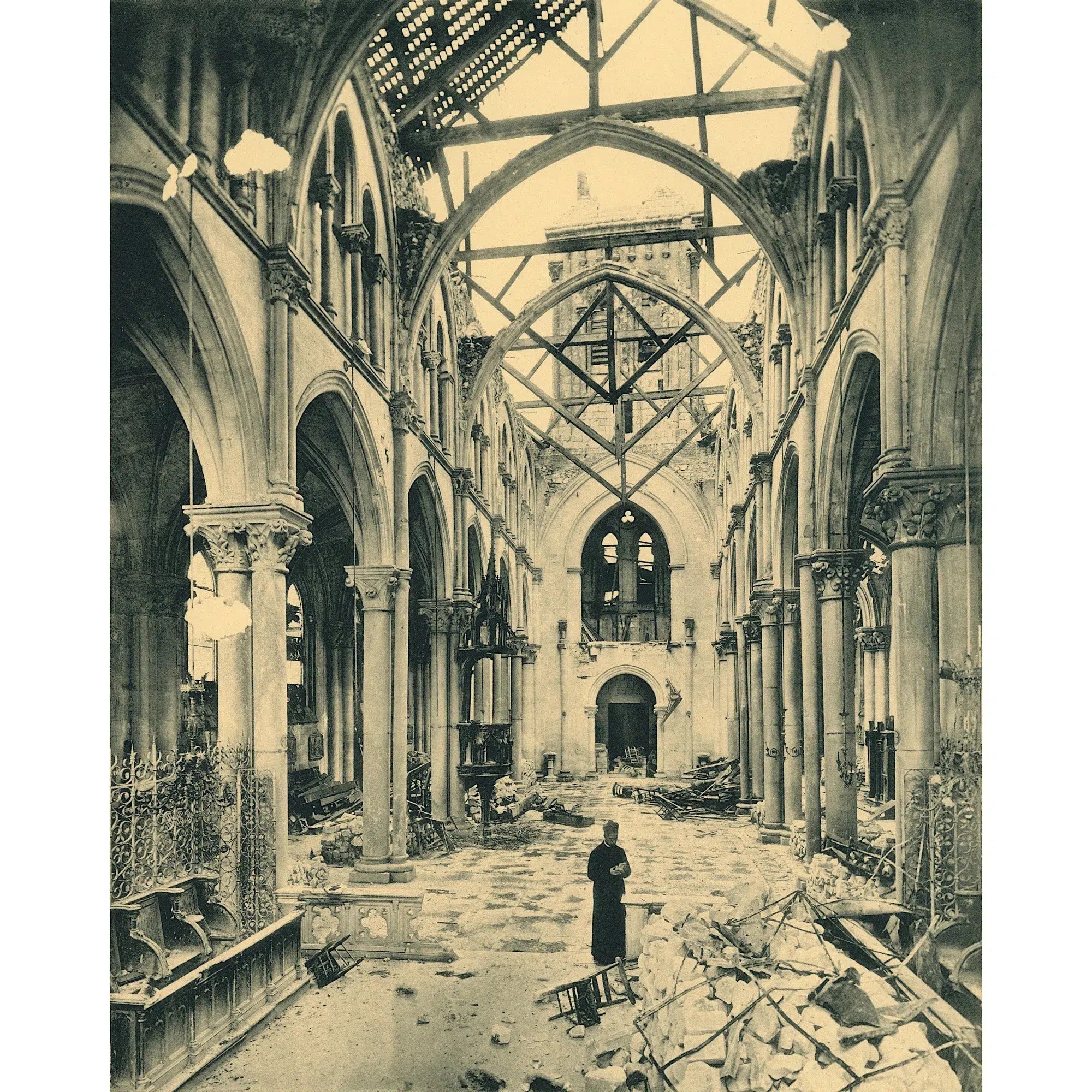 Choeur de l'Eglise Saint Géry en 1918-Imagesdartistes