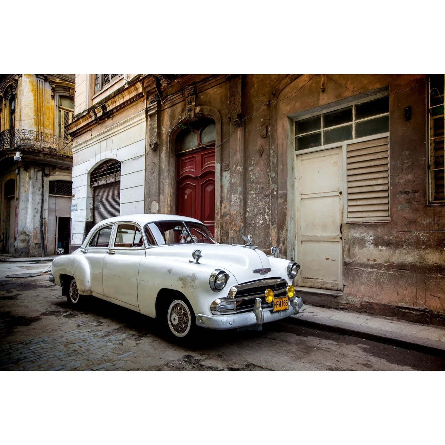 Cuba, old american car, in white-Imagesdartistes