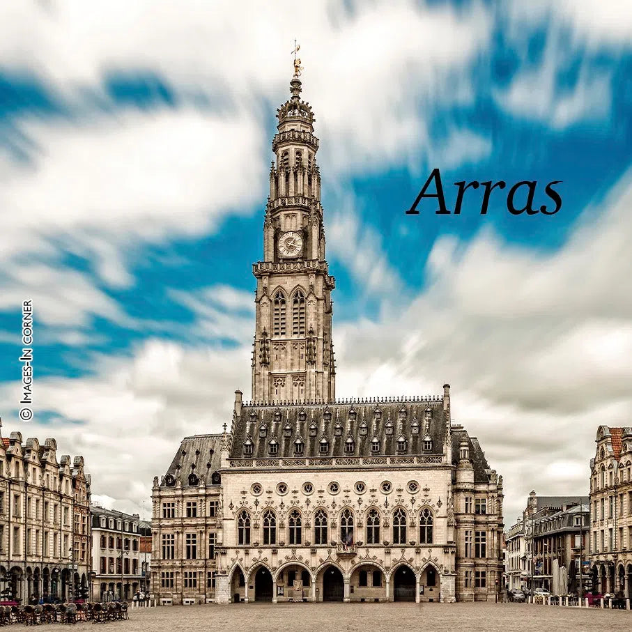 Le beffroi d'Arras et son ciel filé-Imagesdartistes