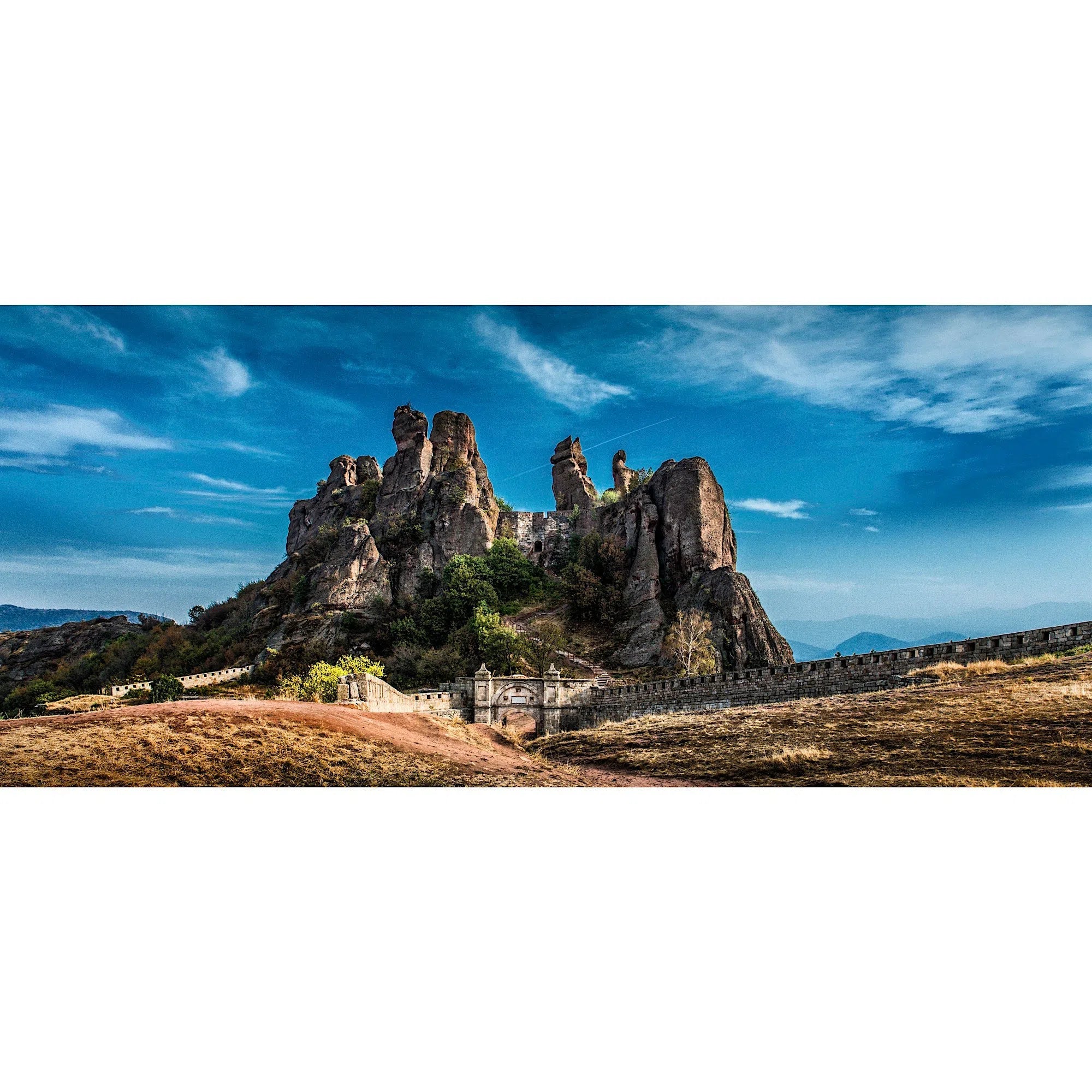 Un château dans la roche-Imagesdartistes