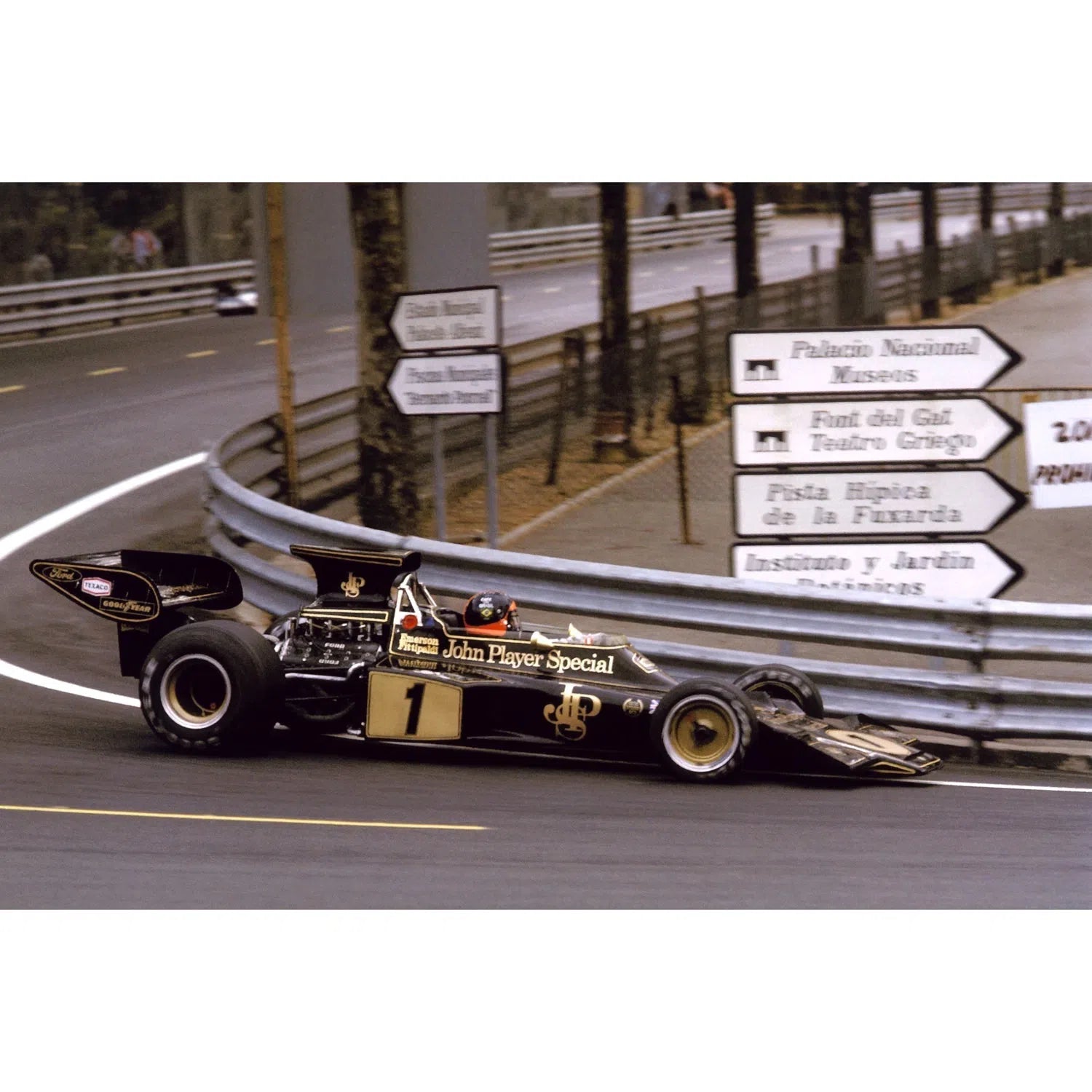 Emerson Fittipaldi en course automobile-Imagesdartistes