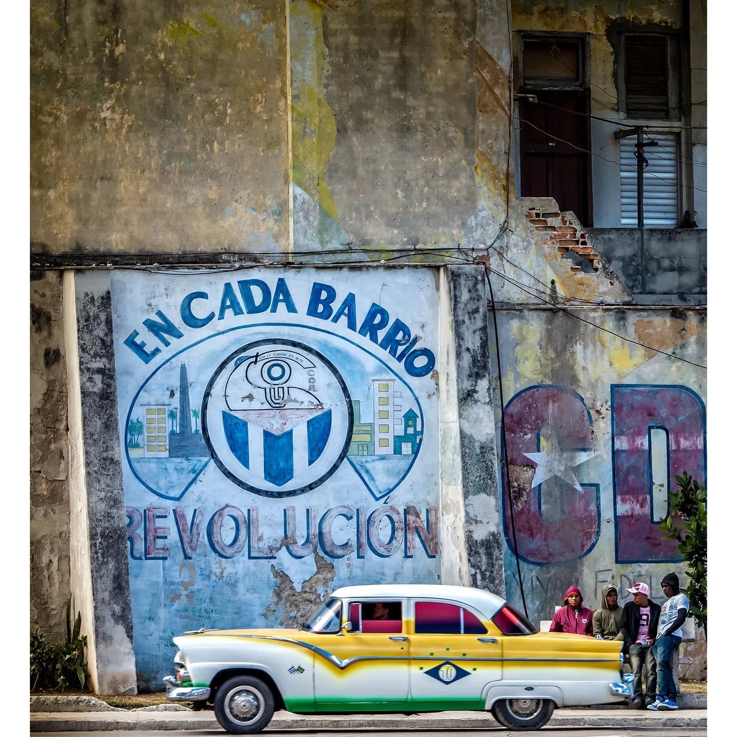 Cuba, taxi blanc et jaune-Imagesdartistes