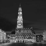 Le Beffroi d'Arras et son manège, en version noir et blanc-Imagesdartistes